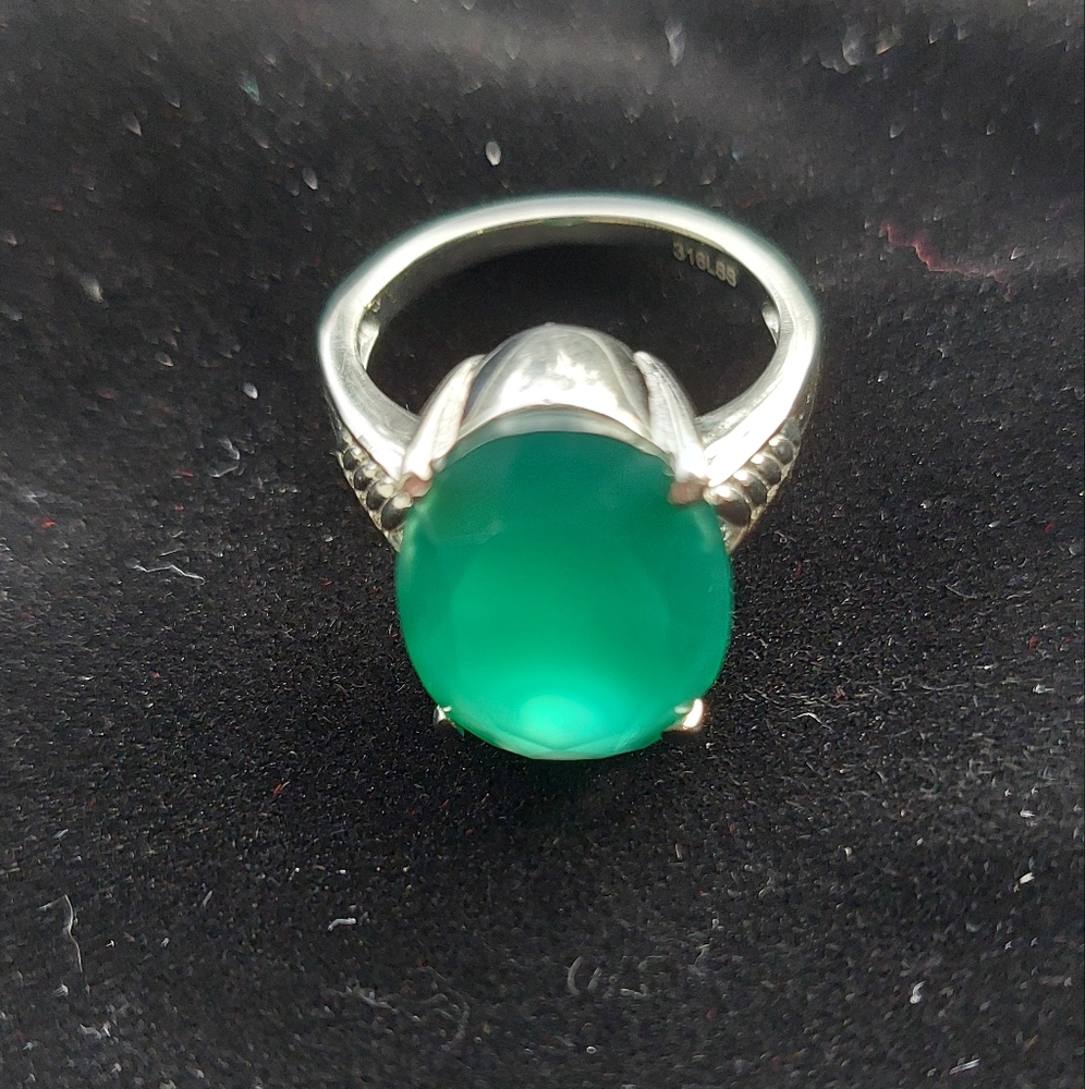 Green Onyx Solitaire Ring size 9 NWOT